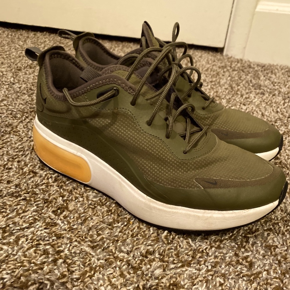 Nike Air Max Dia Women’s Sneakers